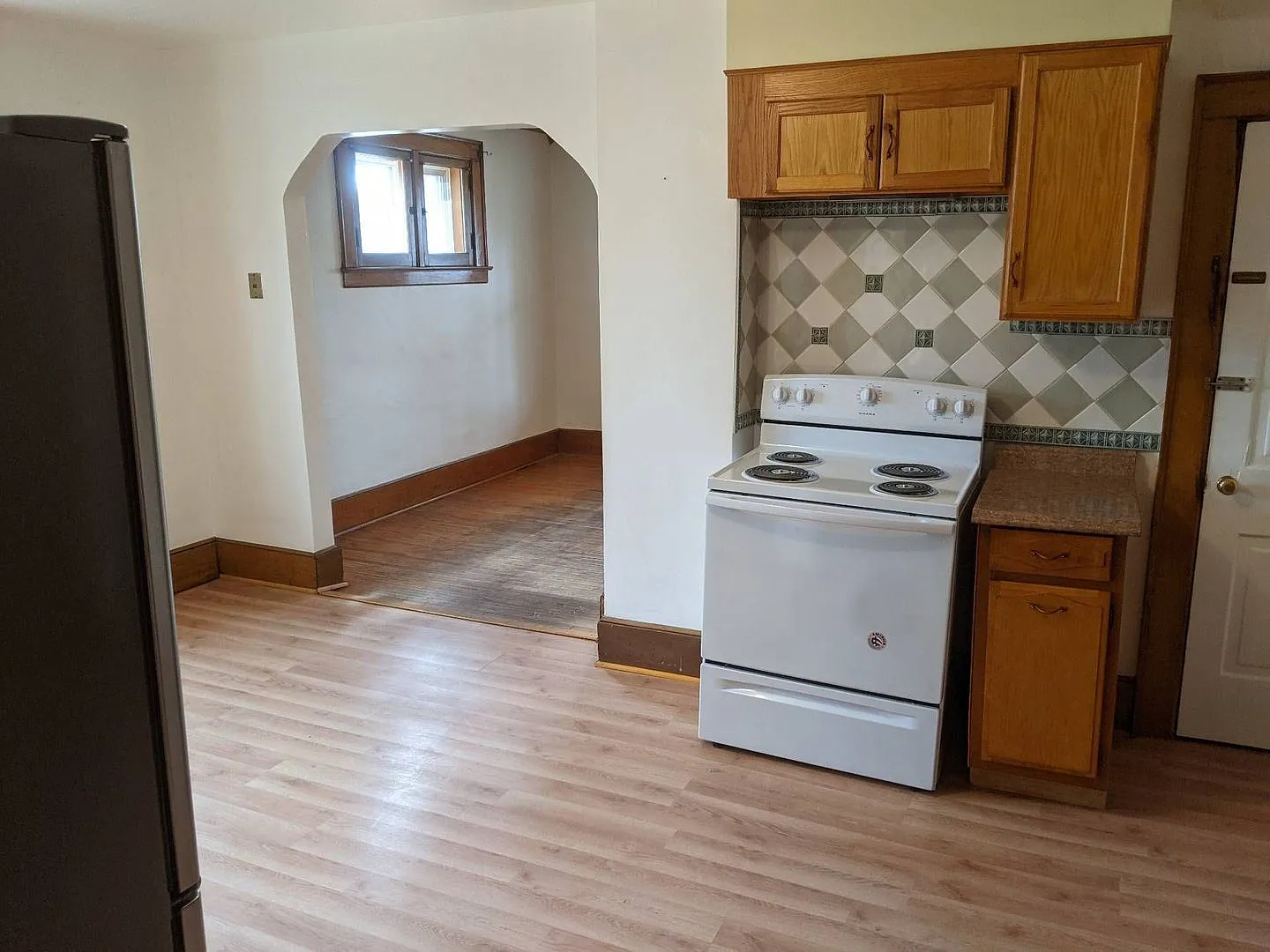 214 N State St — Photo 2