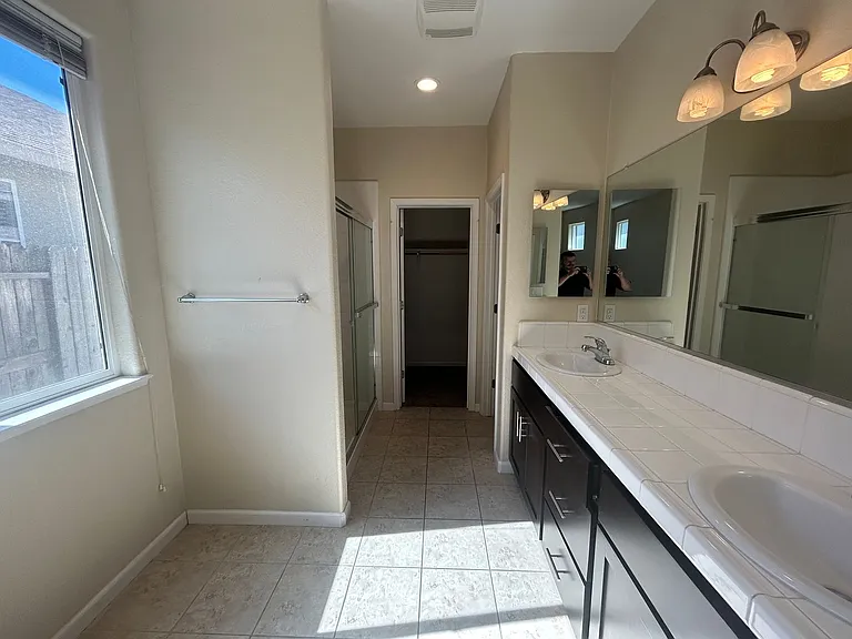 518 Samuel Way — Photo 12