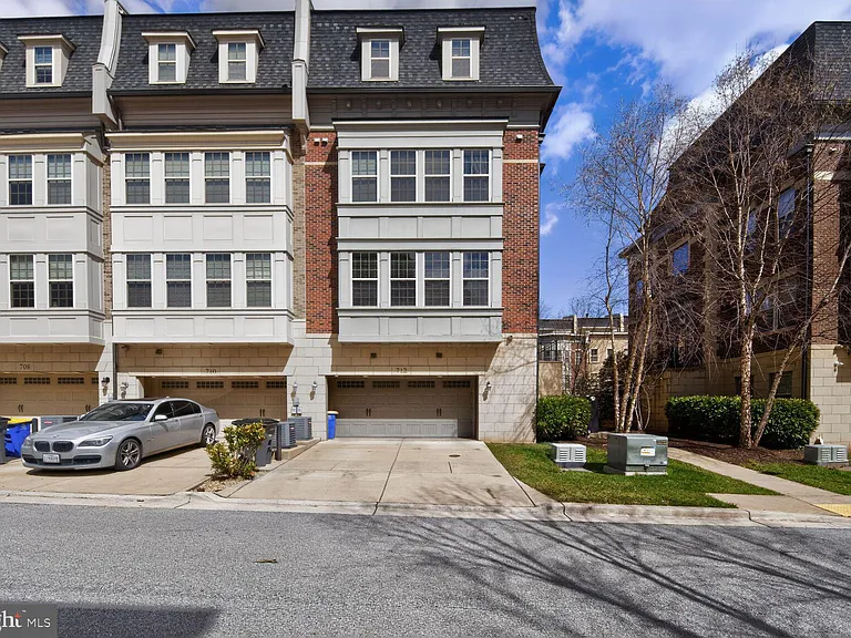712 Sentry Sq — Photo 36