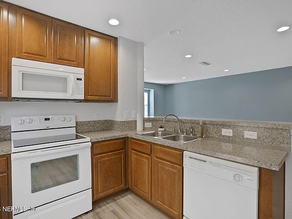 4th image of 3408 BILTMORE Way