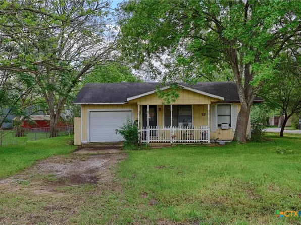 405 W Live Oak St, Moulton, TX 77975