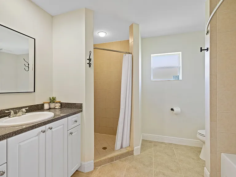 2309 SW 27th St — Photo 11