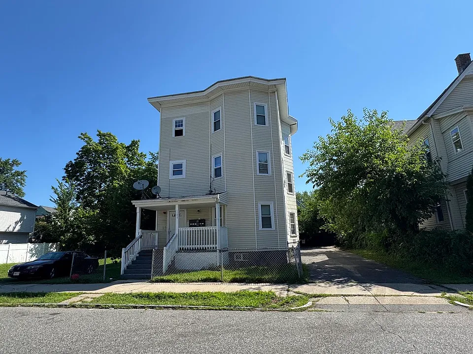 107 College St #1L