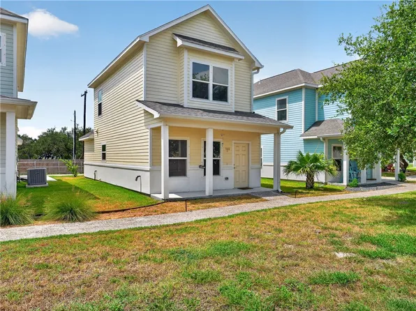 140 Lavaca Cir, Rockport, TX 78382