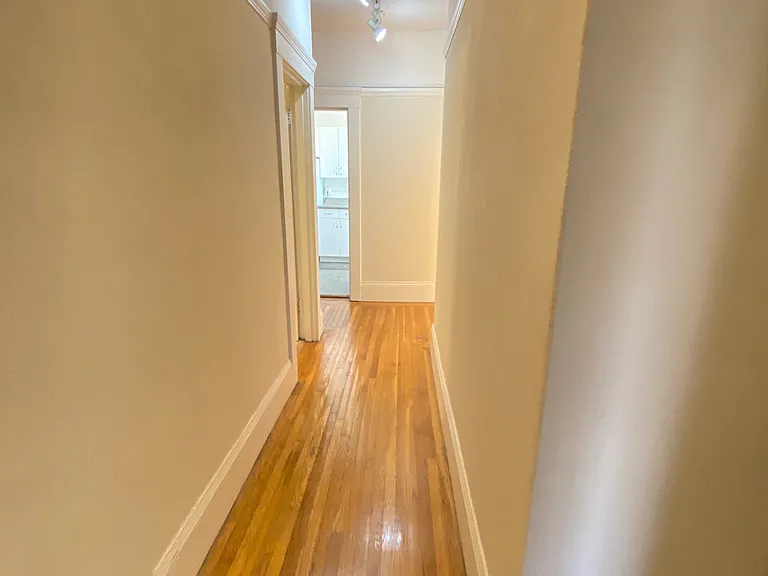 Palace Court Apartments — Photo 9