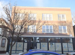 3804 W Montrose Ave #302, Chicago, IL