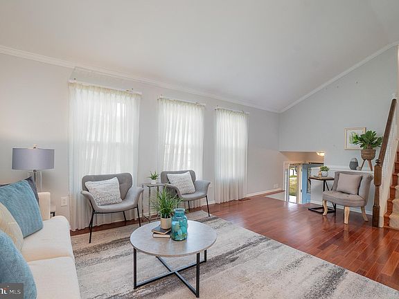 4th image of 2062 Rainier Ave
