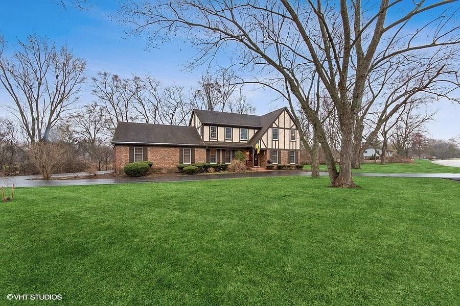 1st image of 8 Stone Haven Dr