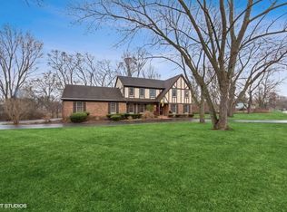 8 Stone Haven Dr, Hawthorn Woods, IL