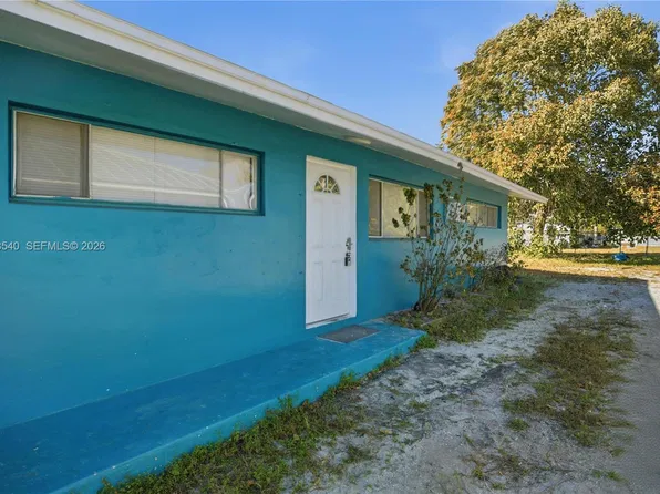 907 N 20th St APT A, Fort Pierce, FL 34950