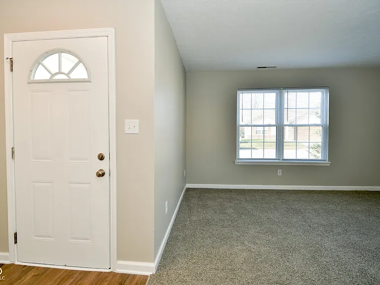 1431 Sanner Dr — Photo 3
