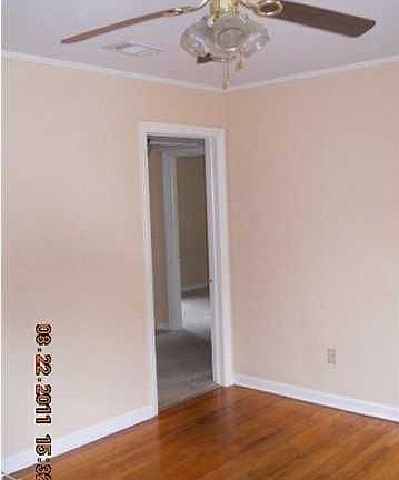 4th image of 3054 Louise Dr S