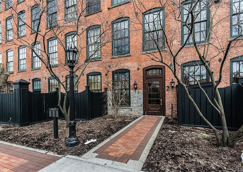 1st image of 429 N Franklin St #208
