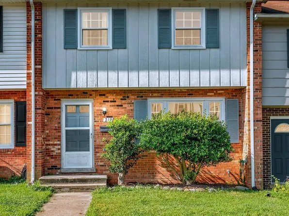 219 Overlook Ct, Fredericksburg, VA 22405