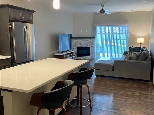 2869 Spring Rose Cir #103, Coralville, IA 52241