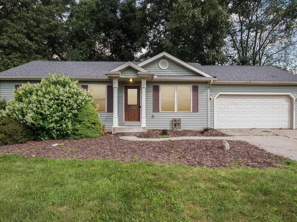 30719 Ashwood Dr, Granger, IN 46530