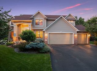 10742 Hawthorn Trl, Woodbury, MN 55129