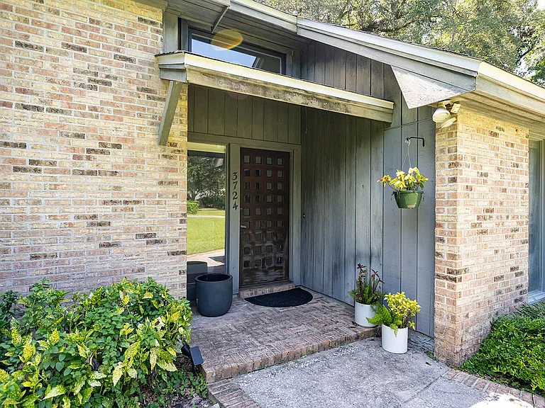 3724 Longchamp Cir — Photo 51