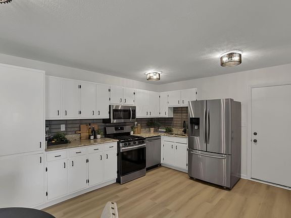5th image of 3474 Highland St