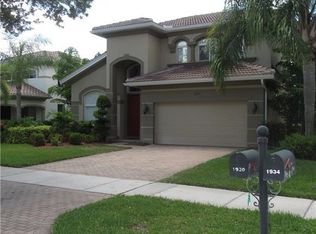 1930 Par Dr, Naples, FL 34120