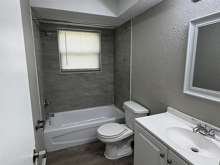 220 Bainbridge Rd — Photo 16
