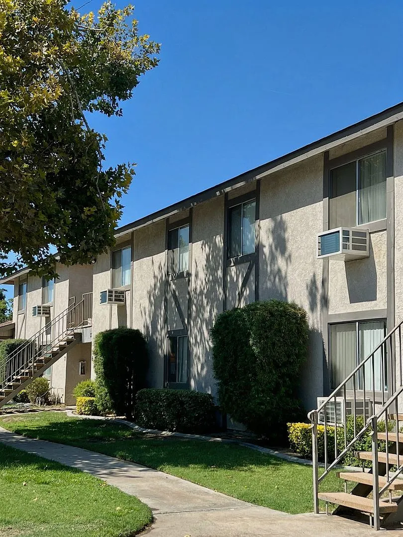 811 — Photo 3