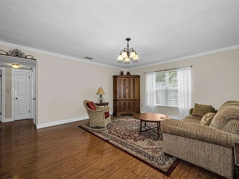 253 Park Cir S — Photo 6