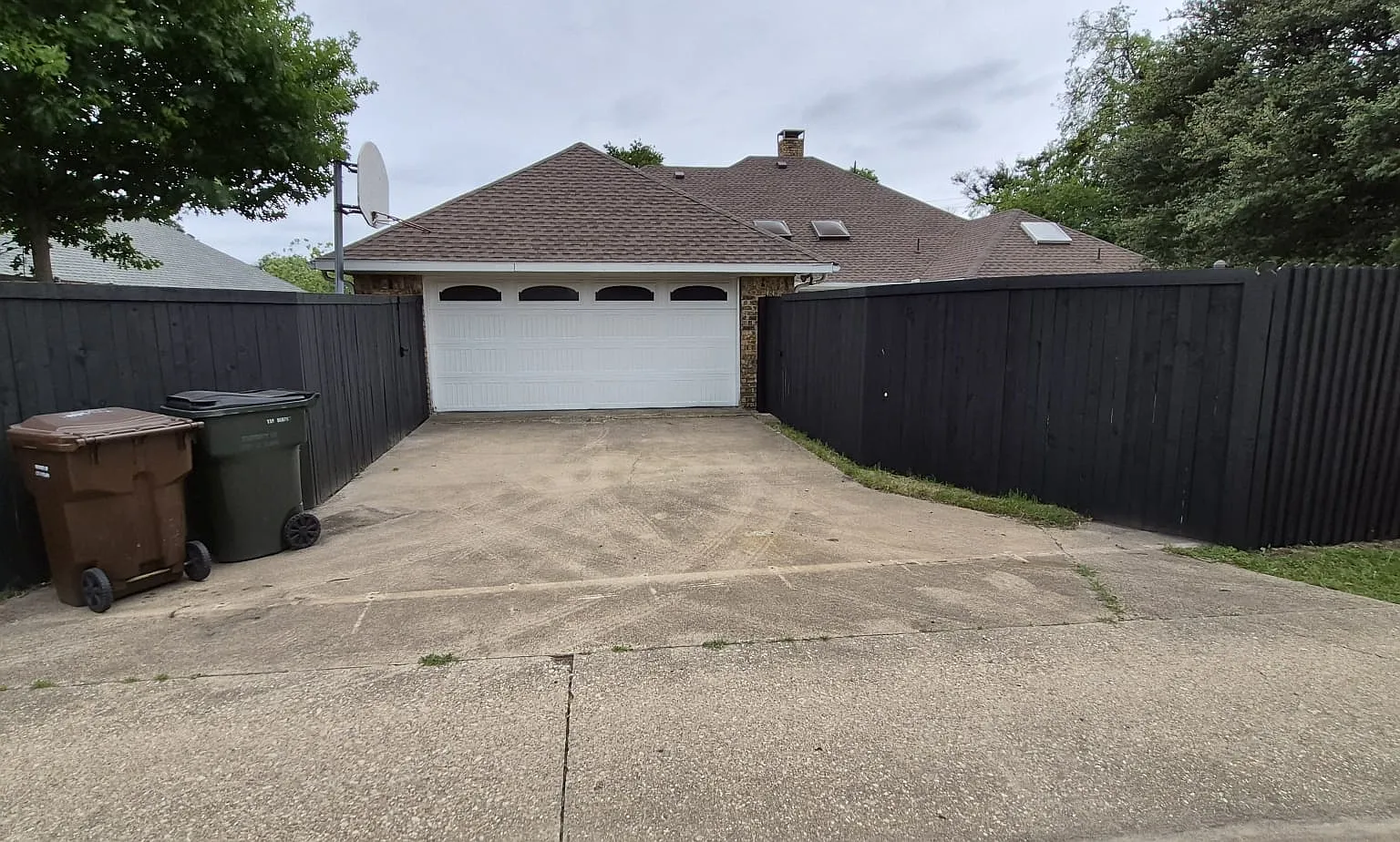5 bed, 2432 sqft, $4,200 — Photo 3