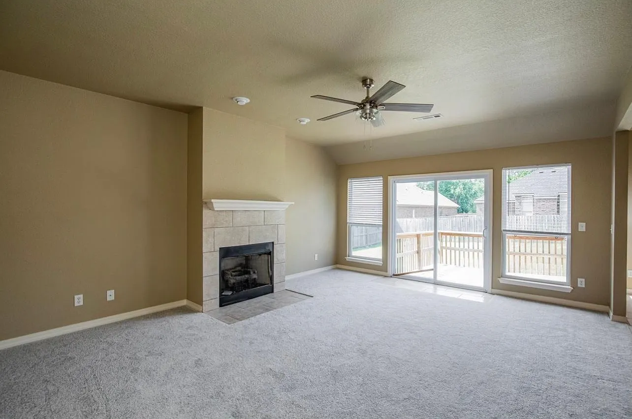 3983 Orleans Ave — Photo 4