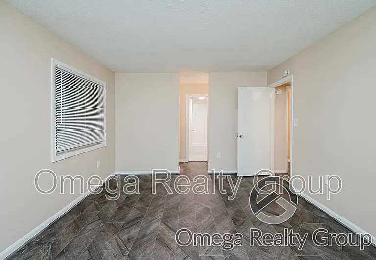 Camelot Apartments — Photo 76