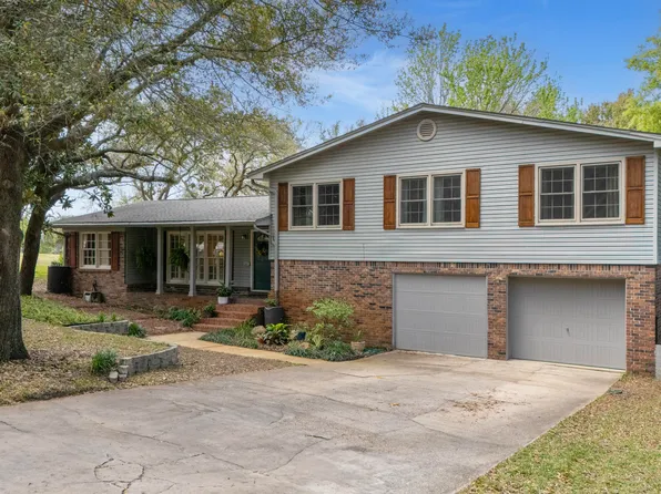 505 Bear Dr, Gulf Breeze, FL 32561