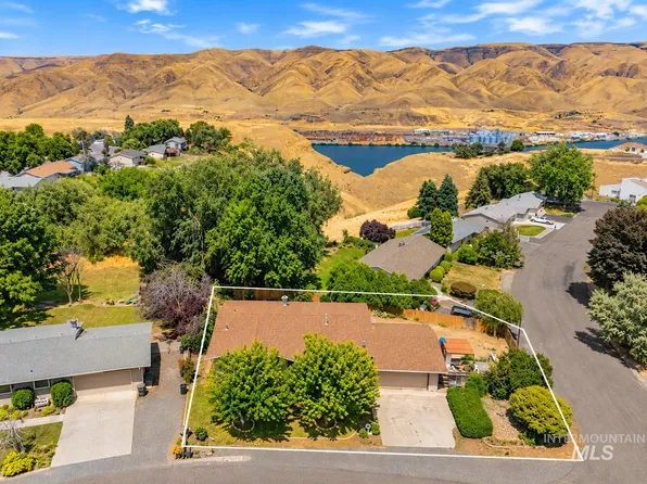 2390 Rolling Hills Dr, Clarkston, WA 99403