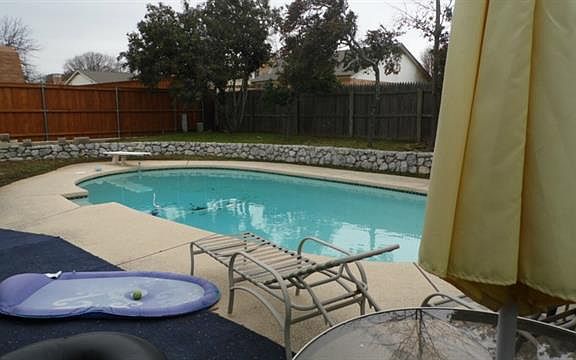 3rd image of 821 Morning Glory Ln