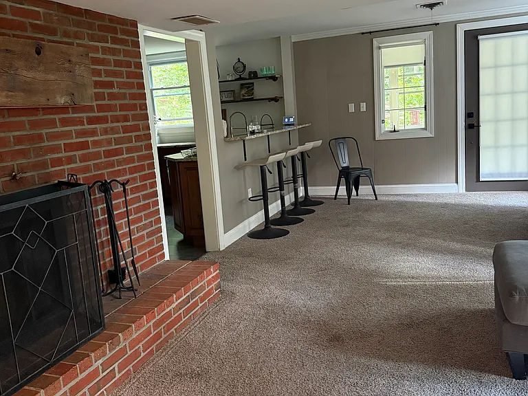 103 Vernon Ln — Photo 4
