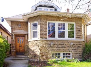 2555 W Farwell Ave, Chicago, IL 60645