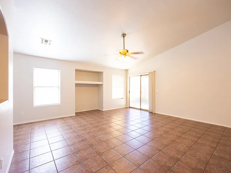9233 W Mackenzie Dr — Photo 4