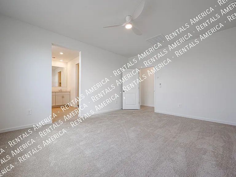 3380 N Camden Dr — Photo 16