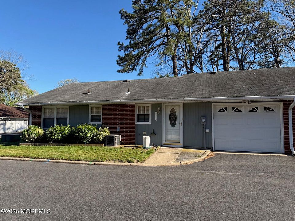 1st image of 682 New Castle Court #B