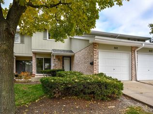 861 Heatherbrook Ct, Wheaton, IL 60189
