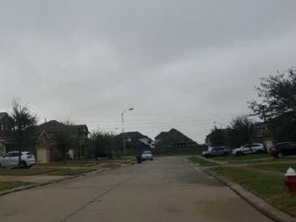 Exterior Neighborhood (street photo)