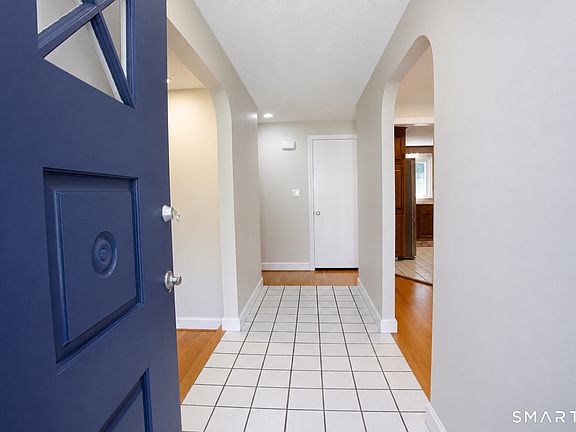 4th image of 99 Iroquois Road