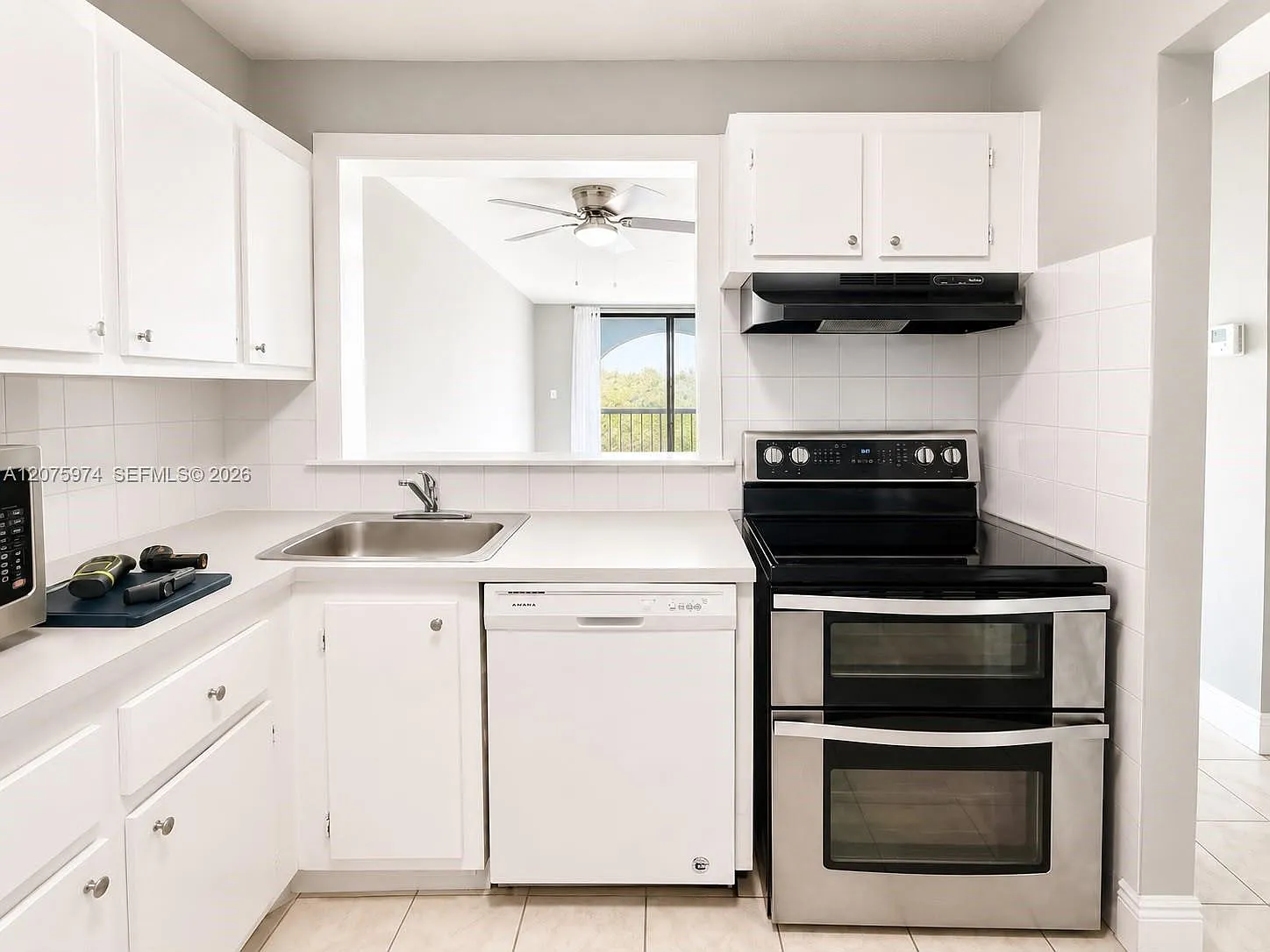 Bleau Grotto Condo — Photo 4