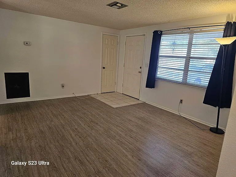2065 Whitney Dr — Photo 5