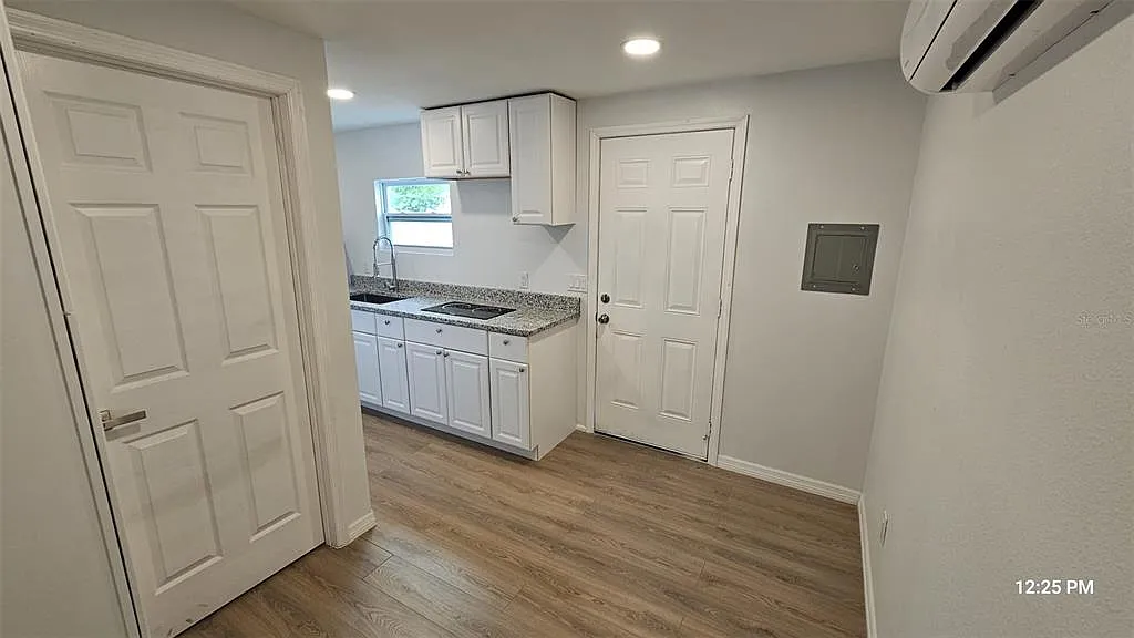 1 bed, 1.0 bath, 500 sqft, $1,200 — Photo 2