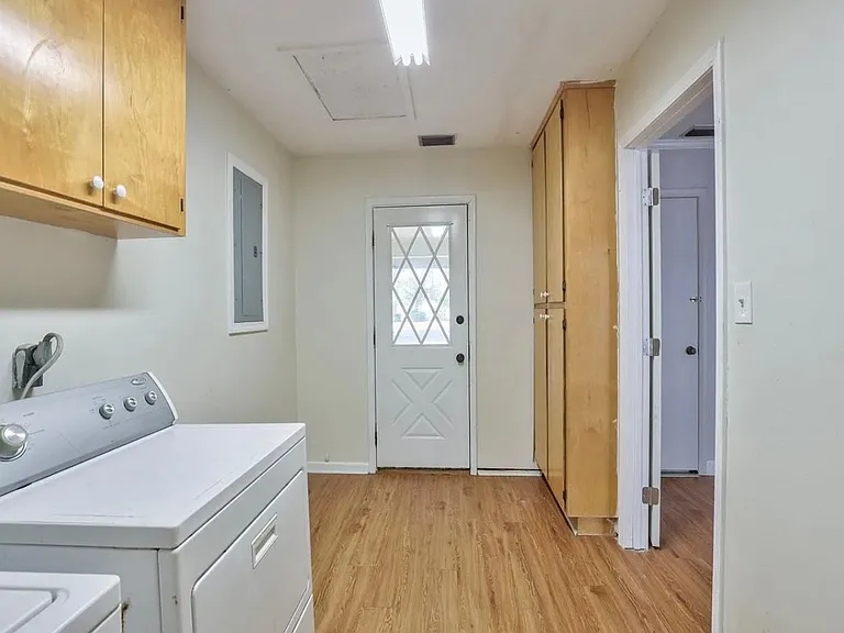 2093 Greenwood Dr — Photo 7