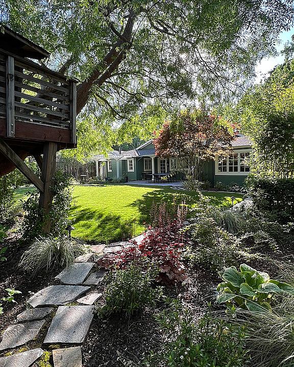 2nd image of 860 Broadmoor Ct