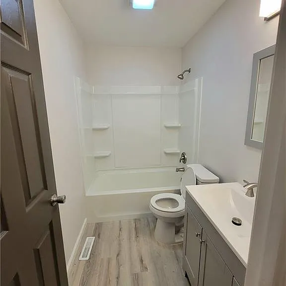 1104 Cambridge Ct — Photo 10