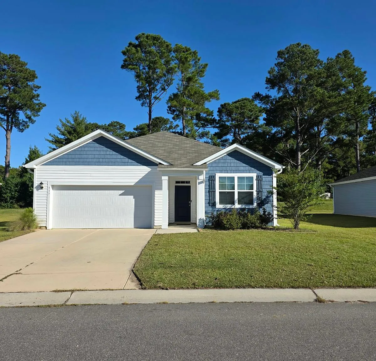 3 bed, 1633 sqft, $2,400 — Photo 1