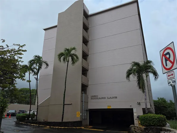 1260 Richard Ln APT B218, Honolulu, HI 96819