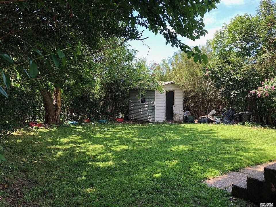 2nd image of 952 Park Ave